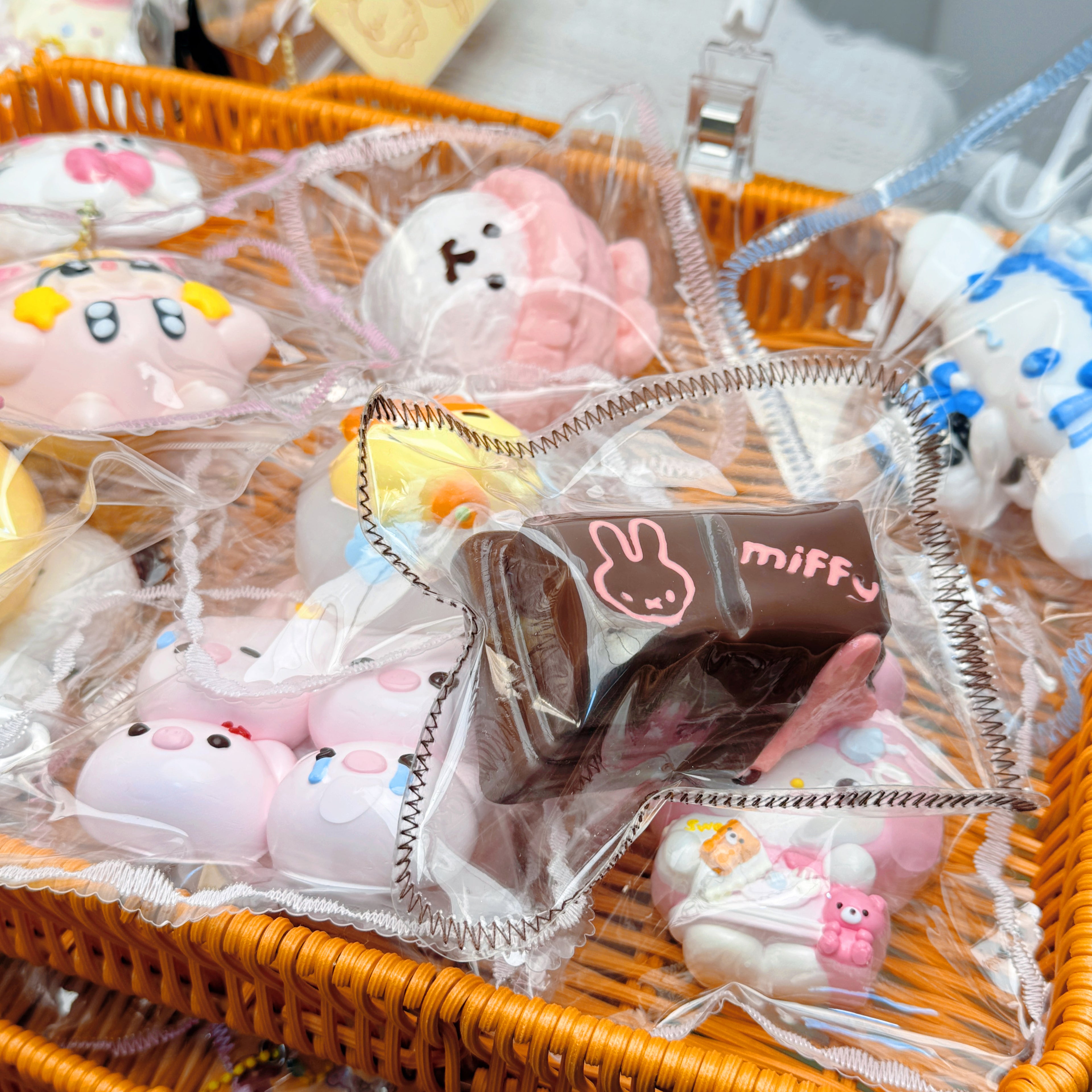 【Purchase by size during the live stream 】Kid-Safe Tart-Shaped Squishy - Food-Grade Silicone Material, Cream/Dry Clay Squish Feel, Stress Relief for Kids, Compact & Portable, Perfect for Gifting, TikTok-Friendly