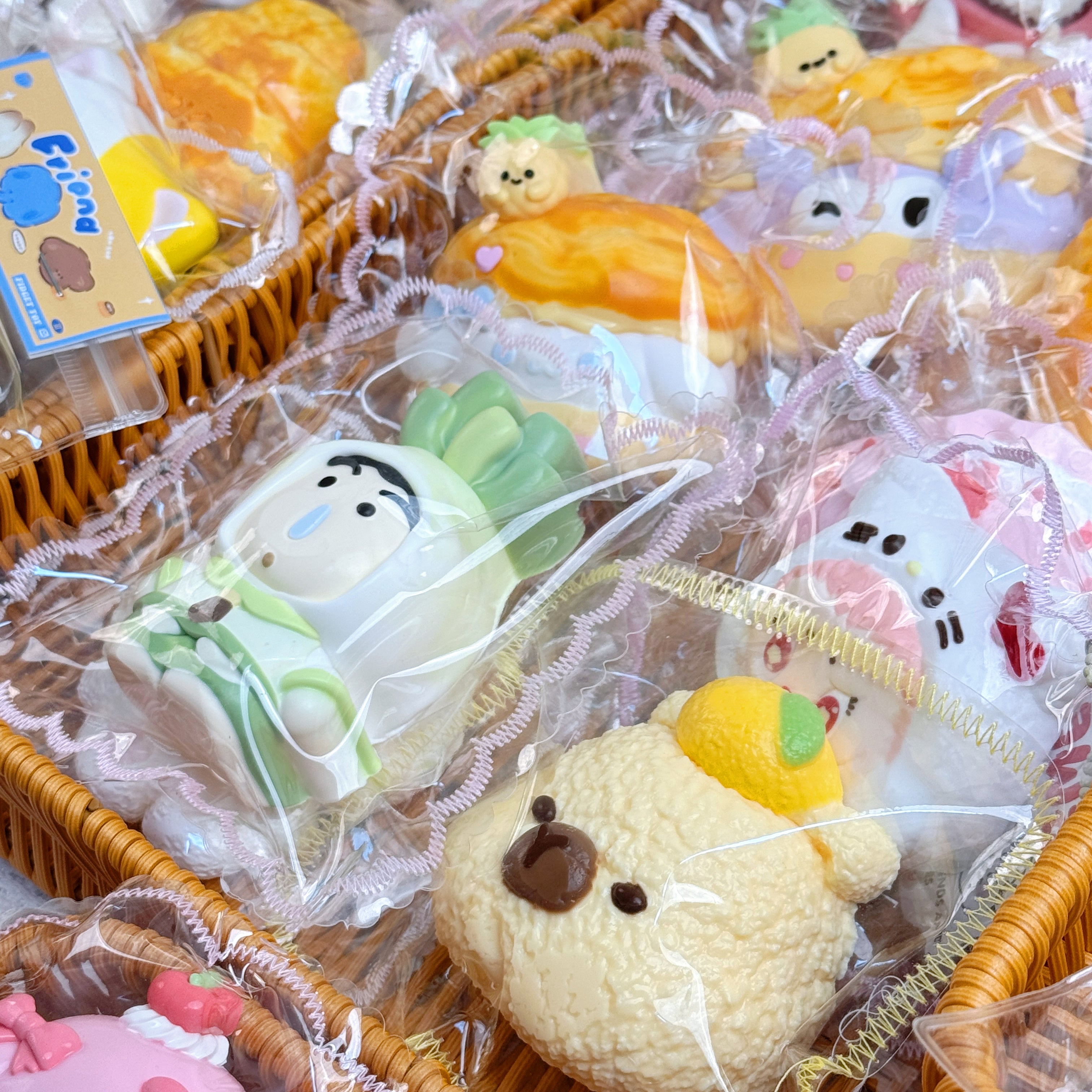 【Purchase by size during the live stream 】Kid-Safe Tart-Shaped Squishy - Food-Grade Silicone Material, Cream/Dry Clay Squish Feel, Stress Relief for Kids, Compact & Portable, Perfect for Gifting, TikTok-Friendly